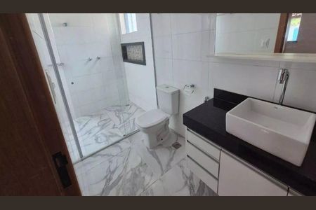 Casa de condomínio à venda com 360m², 3 quartos e 4 vagas Casa de condomínio à venda com 360m², 3 quartos e 4 vagasBanheiro