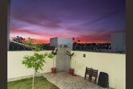 Casa de condomínio à venda com 360m², 3 quartos e 4 vagas Casa de condomínio à venda com 360m², 3 quartos e 4 vagasÁrea Externa