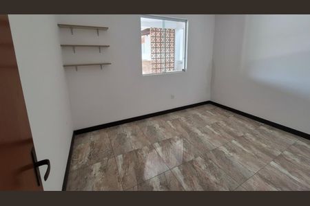 Casa de condomínio à venda com 360m², 3 quartos e 4 vagas Casa de condomínio à venda com 360m², 3 quartos e 4 vagasQuarto