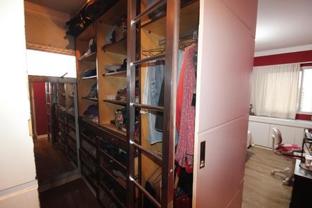 Apartamento à venda com 158m², 3 quartos e 3 vagasQuarto 1 - Closet / Banheiro