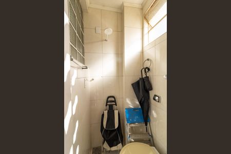 Apartamento à venda com 110m², 2 quartos e sem vaga Apartamento à venda com 110m², 2 quartos e sem vagaBanheiro de serviço