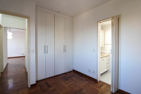 Apartamento à venda com 75m², 3 quartos e 2 vagas Apartamento à venda com 75m², 3 quartos e 2 vagasSuíte