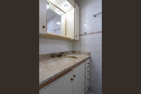 Apartamento à venda com 75m², 3 quartos e 2 vagas Apartamento à venda com 75m², 3 quartos e 2 vagasBanheiro Suíte