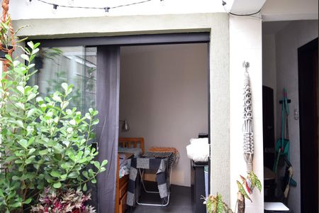 Casa para alugar com 140m², 2 quartos e 2 vagasQuarto (edícula)