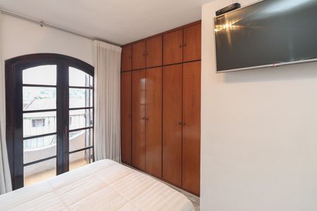 Casa à venda com 286m², 3 quartos e 3 vagas Casa à venda com 286m², 3 quartos e 3 vagasSuíte