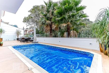 Casa de condomínio à venda com 600m², 4 quartos e 4 vagas Casa de condomínio à venda com 600m², 4 quartos e 4 vagasPiscina