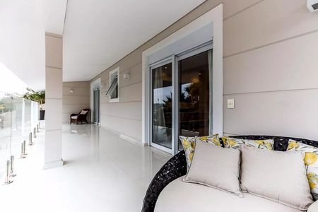 Casa de condomínio à venda com 600m², 4 quartos e 4 vagas Casa de condomínio à venda com 600m², 4 quartos e 4 vagasVaranda