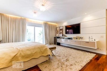 Casa de condomínio à venda com 600m², 4 quartos e 4 vagas Casa de condomínio à venda com 600m², 4 quartos e 4 vagasQuarto