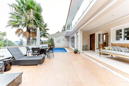Casa de condomínio à venda com 600m², 4 quartos e 4 vagas Casa de condomínio à venda com 600m², 4 quartos e 4 vagasÁrea Externa