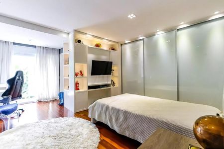 Casa de condomínio à venda com 600m², 4 quartos e 4 vagas Casa de condomínio à venda com 600m², 4 quartos e 4 vagasQuarto