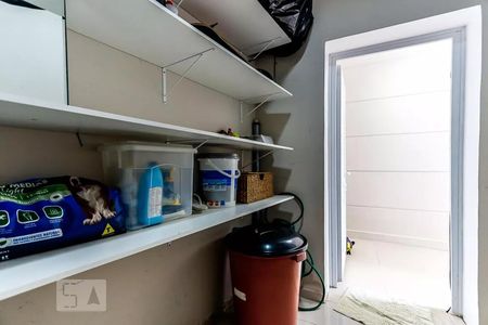 Casa de condomínio à venda com 600m², 4 quartos e 4 vagas Casa de condomínio à venda com 600m², 4 quartos e 4 vagasÁrea de Serviço