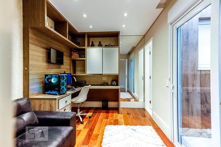 Casa de condomínio à venda com 600m², 4 quartos e 4 vagas Casa de condomínio à venda com 600m², 4 quartos e 4 vagasQuarto