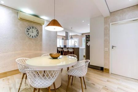 Casa de condomínio à venda com 600m², 4 quartos e 4 vagas Casa de condomínio à venda com 600m², 4 quartos e 4 vagasSala de Jantar