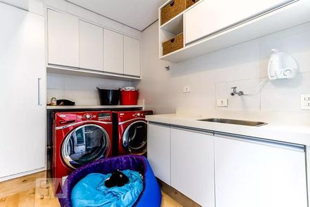 Casa de condomínio à venda com 600m², 4 quartos e 4 vagas Casa de condomínio à venda com 600m², 4 quartos e 4 vagasÁrea de Serviço