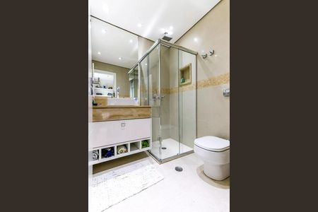 Casa de condomínio à venda com 600m², 4 quartos e 4 vagas Casa de condomínio à venda com 600m², 4 quartos e 4 vagasBanheiro