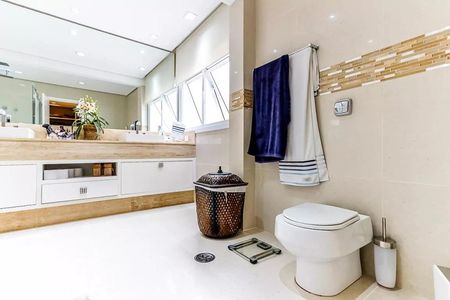 Casa de condomínio à venda com 600m², 4 quartos e 4 vagas Casa de condomínio à venda com 600m², 4 quartos e 4 vagasBanheiro