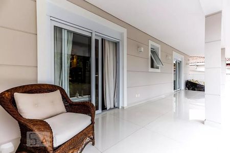 Casa de condomínio à venda com 600m², 4 quartos e 4 vagas Casa de condomínio à venda com 600m², 4 quartos e 4 vagasVaranda