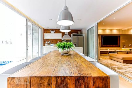 Casa de condomínio à venda com 600m², 4 quartos e 4 vagas Casa de condomínio à venda com 600m², 4 quartos e 4 vagasCozinha