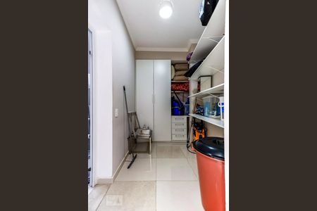 Casa de condomínio à venda com 600m², 4 quartos e 4 vagas Casa de condomínio à venda com 600m², 4 quartos e 4 vagasÁrea de Serviço