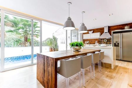 Casa de condomínio à venda com 600m², 4 quartos e 4 vagas Casa de condomínio à venda com 600m², 4 quartos e 4 vagasCozinha