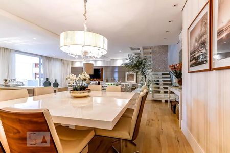 Casa de condomínio à venda com 600m², 4 quartos e 4 vagas Casa de condomínio à venda com 600m², 4 quartos e 4 vagasSala de Jantar