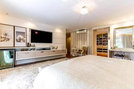 Casa de condomínio à venda com 600m², 4 quartos e 4 vagas Casa de condomínio à venda com 600m², 4 quartos e 4 vagasQuarto