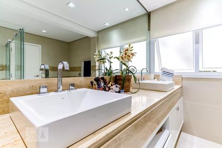 Casa de condomínio à venda com 600m², 4 quartos e 4 vagas Casa de condomínio à venda com 600m², 4 quartos e 4 vagasBanheiro