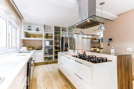 Casa de condomínio à venda com 600m², 4 quartos e 4 vagas Casa de condomínio à venda com 600m², 4 quartos e 4 vagasCozinha