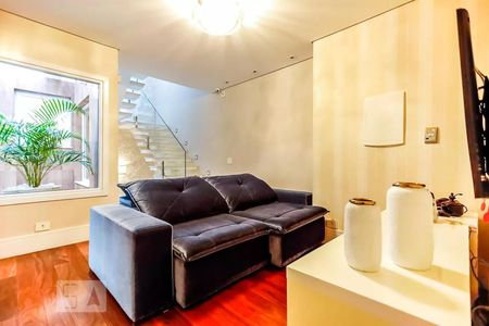 Casa de condomínio à venda com 600m², 4 quartos e 4 vagas Casa de condomínio à venda com 600m², 4 quartos e 4 vagasSala