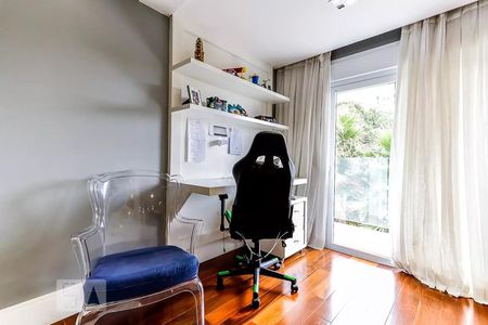 Casa de condomínio à venda com 600m², 4 quartos e 4 vagas Casa de condomínio à venda com 600m², 4 quartos e 4 vagasQuarto