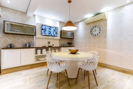 Casa de condomínio à venda com 600m², 4 quartos e 4 vagas Casa de condomínio à venda com 600m², 4 quartos e 4 vagasSala de Jantar