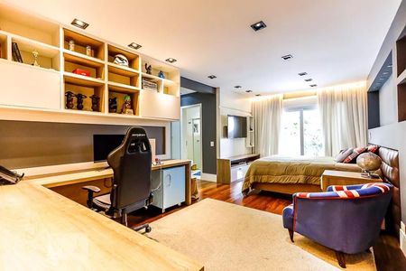 Casa de condomínio à venda com 600m², 4 quartos e 4 vagas Casa de condomínio à venda com 600m², 4 quartos e 4 vagasQuarto