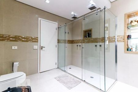 Casa de condomínio à venda com 600m², 4 quartos e 4 vagas Casa de condomínio à venda com 600m², 4 quartos e 4 vagasBanheiro