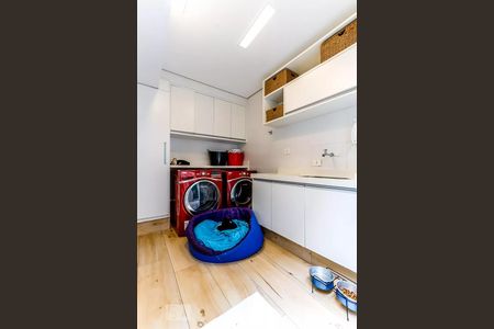 Casa de condomínio à venda com 600m², 4 quartos e 4 vagas