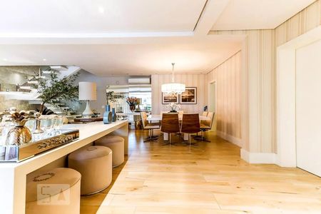 Casa de condomínio à venda com 600m², 4 quartos e 4 vagas Casa de condomínio à venda com 600m², 4 quartos e 4 vagasSala
