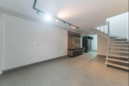 Sala de casa à venda com 2 quartos, 85m² em Santo Amaro, São Paulo