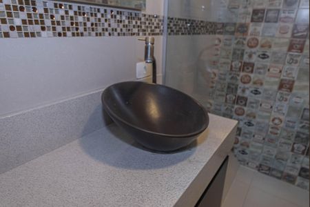 Casa à venda com 85m², 2 quartos e 1 vaga Casa à venda com 85m², 2 quartos e 1 vagaBanheiro