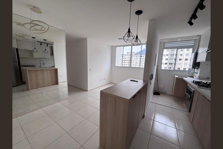 Sala de apartamento para alugar com 2 quartos, 48m² em Barra da Tijuca, Rio de Janeiro