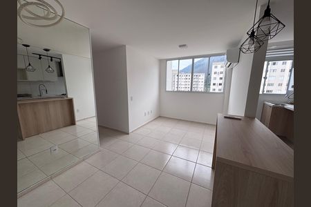 Sala de apartamento para alugar com 2 quartos, 48m² em Barra da Tijuca, Rio de Janeiro