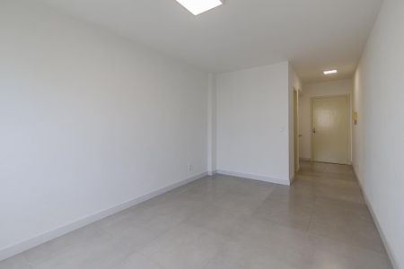 Apartamento à venda com 27m², 1 quarto e sem vaga Apartamento à venda com 27m², 1 quarto e sem vagaSala/Quarto