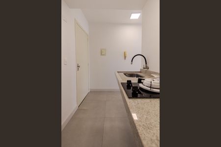 Apartamento à venda com 27m², 1 quarto e sem vaga Apartamento à venda com 27m², 1 quarto e sem vagaCozinha e Área de Serviço