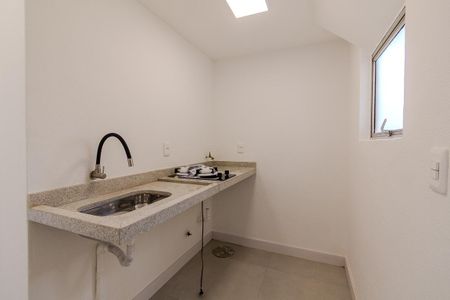 Apartamento à venda com 27m², 1 quarto e sem vaga Apartamento à venda com 27m², 1 quarto e sem vagaCozinha e Área de Serviço