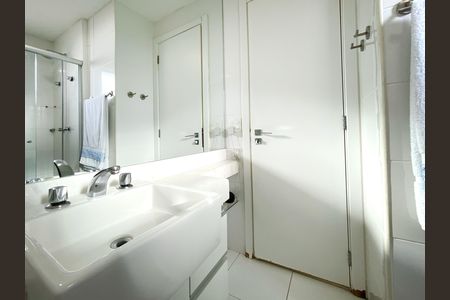 Apartamento à venda com 85m², 3 quartos e 2 vagas Apartamento à venda com 85m², 3 quartos e 2 vagasBanheiro da Suíte 1