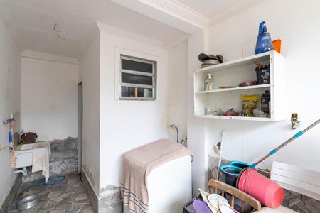 Casa para alugar com 320m², 4 quartos e 2 vagas Casa para alugar com 320m², 4 quartos e 2 vagasCozinha e Área de Serviço