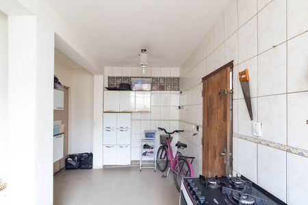 Casa para alugar com 320m², 4 quartos e 2 vagas Casa para alugar com 320m², 4 quartos e 2 vagasCozinha e Área de Serviço