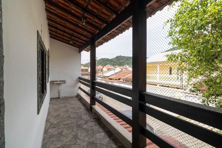 Casa para alugar com 320m², 4 quartos e 2 vagas Casa para alugar com 320m², 4 quartos e 2 vagasVaranda