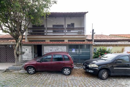 Casa para alugar com 320m², 4 quartos e 2 vagas Casa para alugar com 320m², 4 quartos e 2 vagasFachada