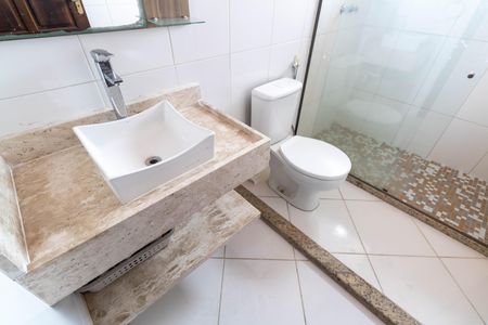 Casa para alugar com 320m², 4 quartos e 2 vagas Casa para alugar com 320m², 4 quartos e 2 vagasBanheiro 1