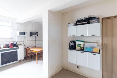 Casa para alugar com 320m², 4 quartos e 2 vagas Casa para alugar com 320m², 4 quartos e 2 vagasCozinha e Área de Serviço