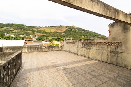 Casa para alugar com 320m², 4 quartos e 2 vagas Casa para alugar com 320m², 4 quartos e 2 vagasTerraço
